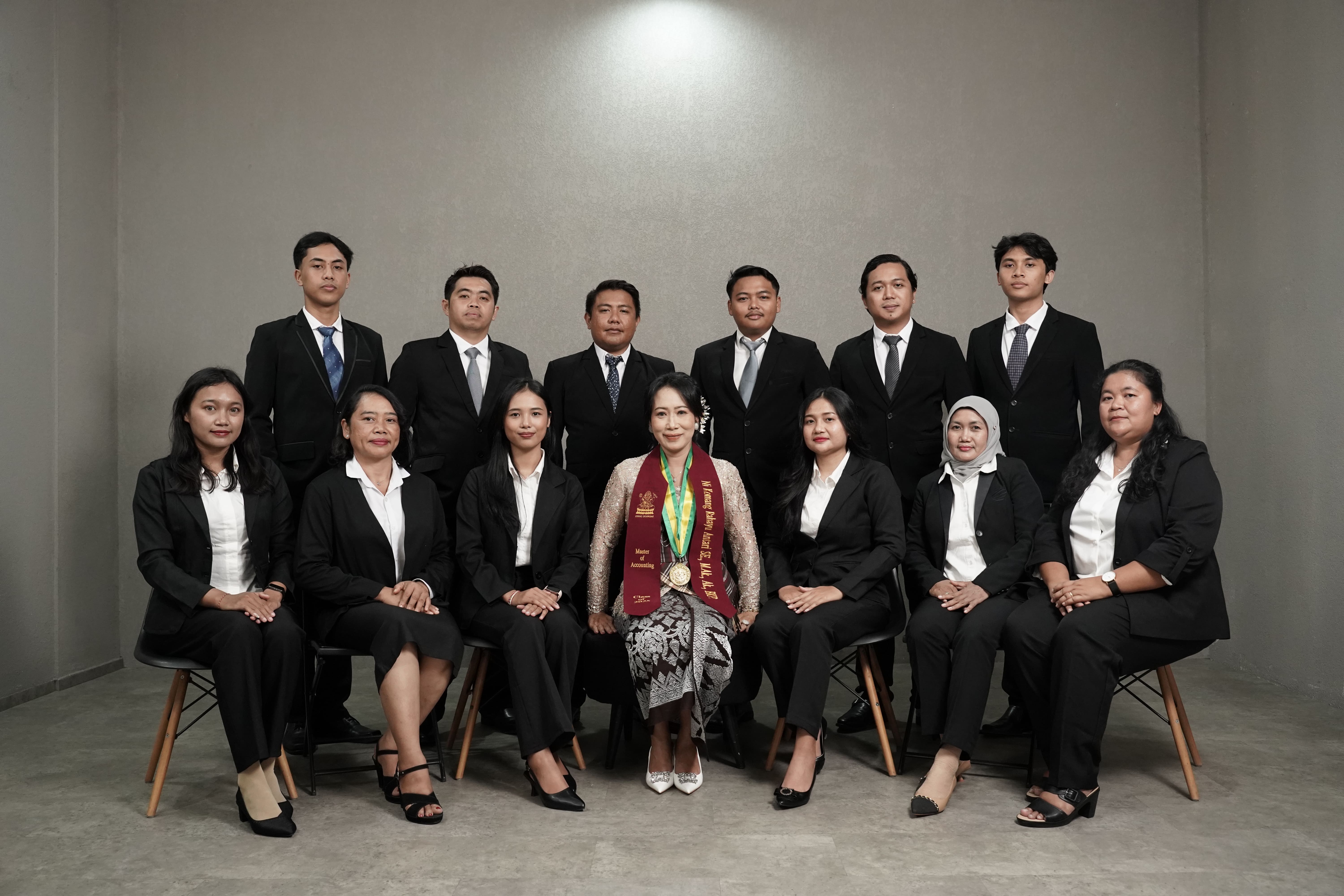 Sesi kebersamaan konsultan PADI Consulting