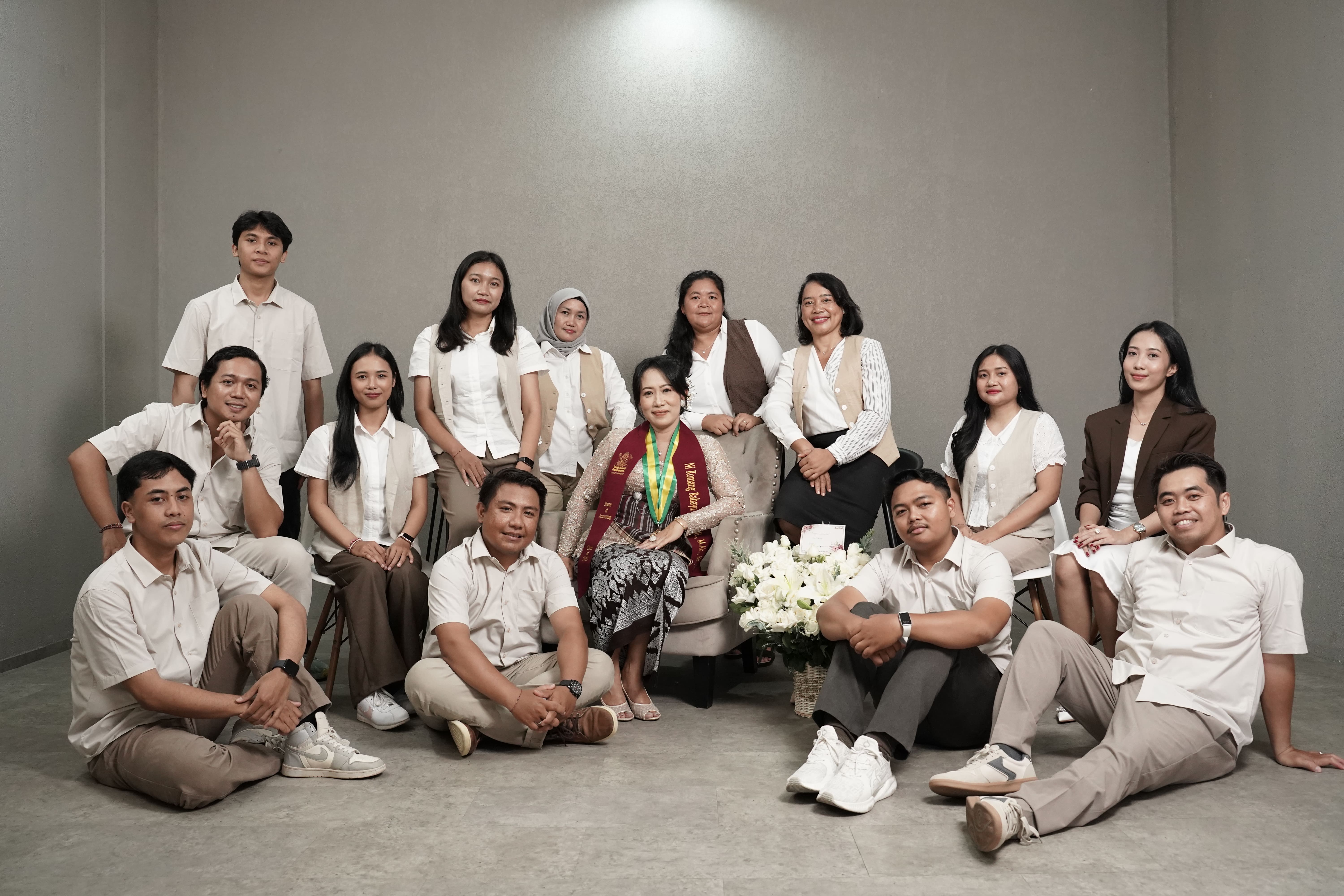 Rekanan dan associate PADI Consulting di kegiatan luar ruangan