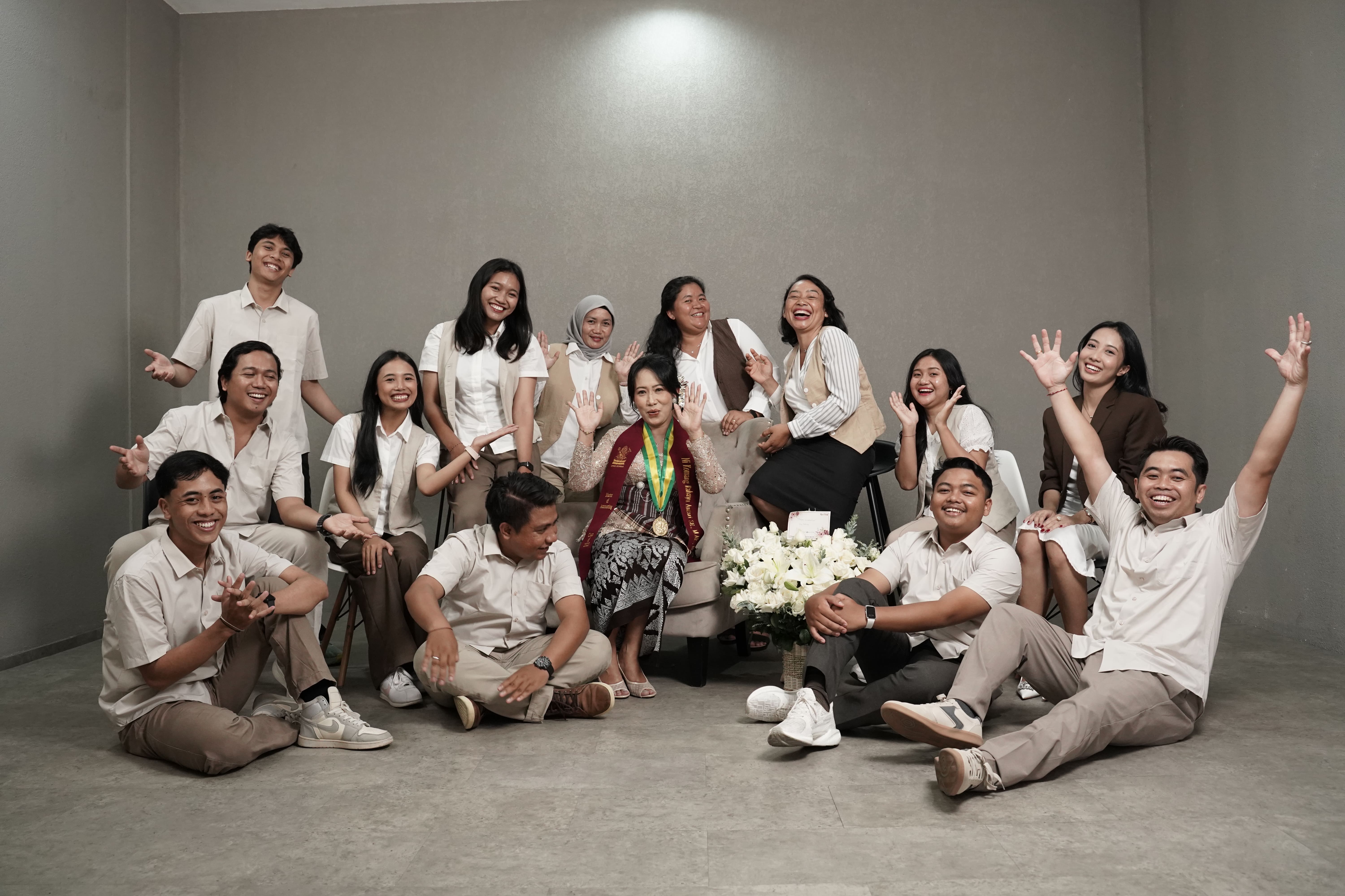 Kolaborasi tim PADI Consulting di lapangan